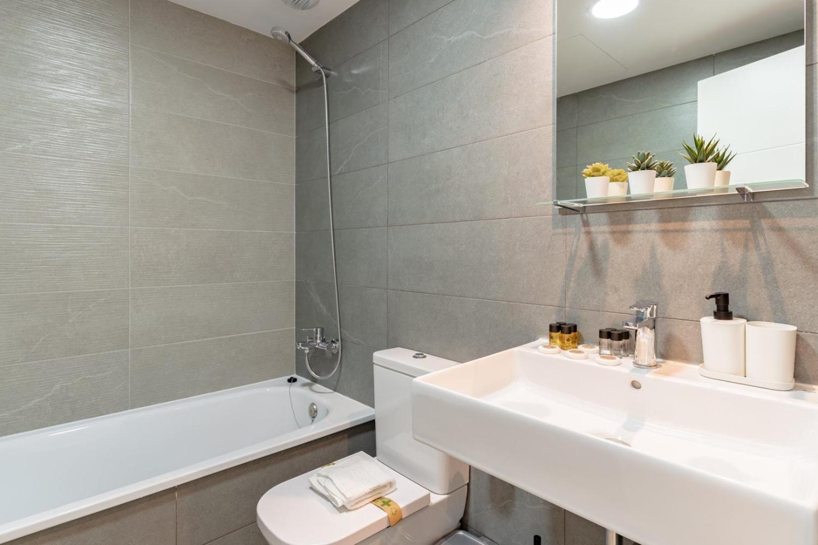 Apartmán Guestready - Sunny Seaside Escape In Màlaga Exteriér fotografie